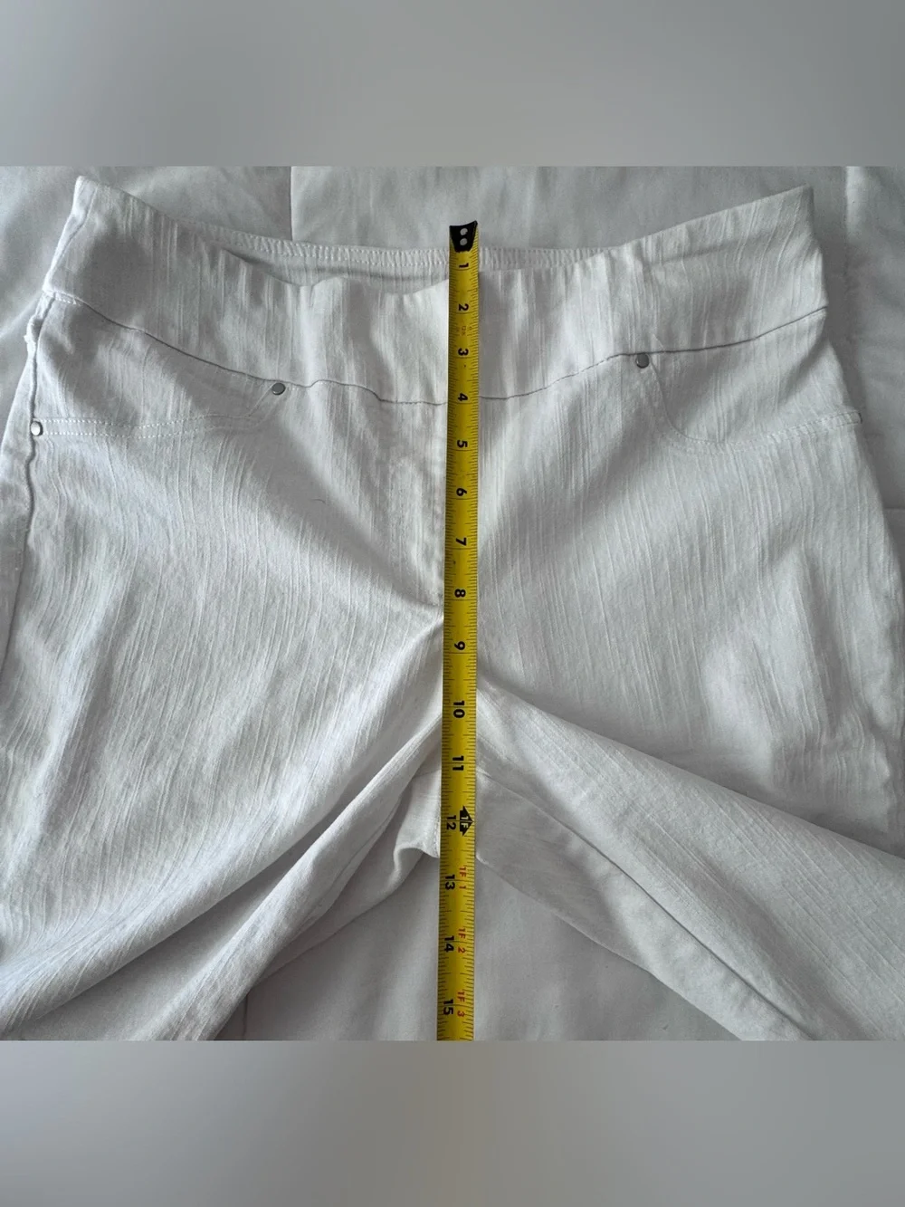 Ruby Rd. White Knee-Length Bermuda Shorts Women